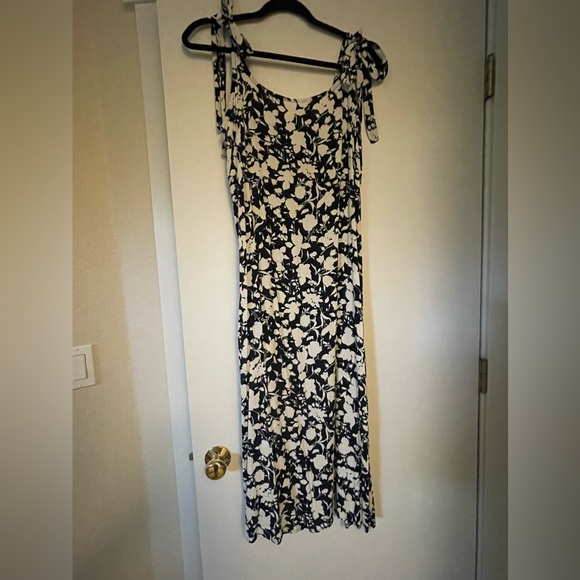 Free Assembly navy and cream floral dress - Picture 2 of 7